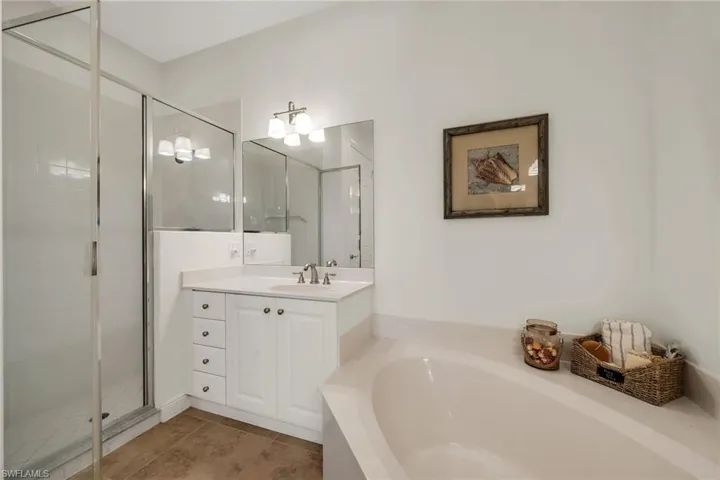3141 Aviamar Cir 103, Naples, Florida 34114