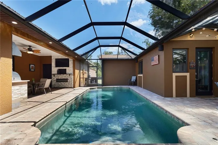 Pool, summer kitchen, cabana