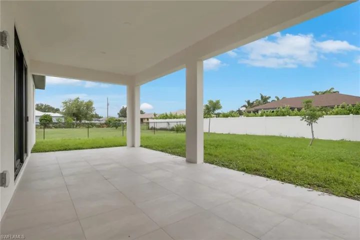 2204 Ne 14th Pl, Cape Coral, Florida 33909