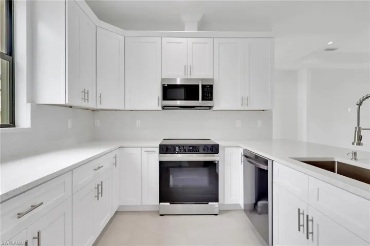 2204 Ne 14th Pl, Cape Coral, Florida 33909