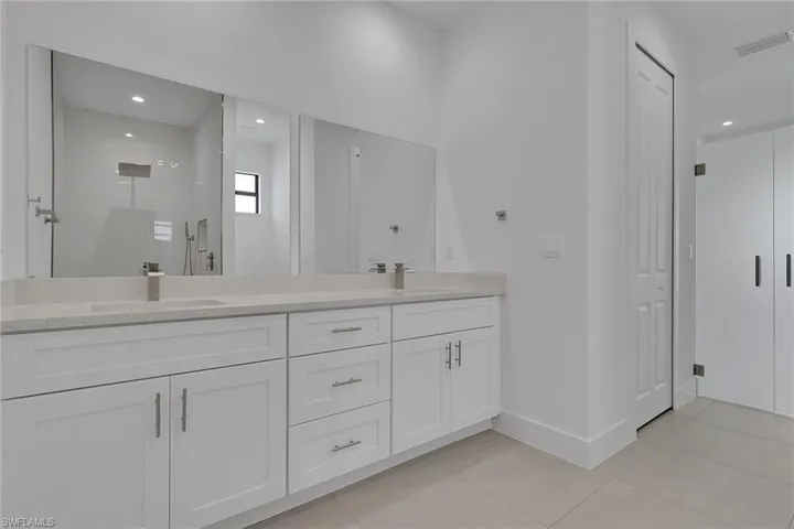 2204 Ne 14th Pl, Cape Coral, Florida 33909