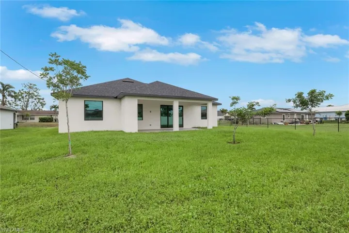 2204 Ne 14th Pl, Cape Coral, Florida 33909