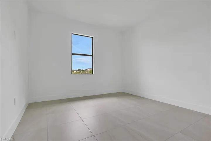 2204 Ne 14th Pl, Cape Coral, Florida 33909