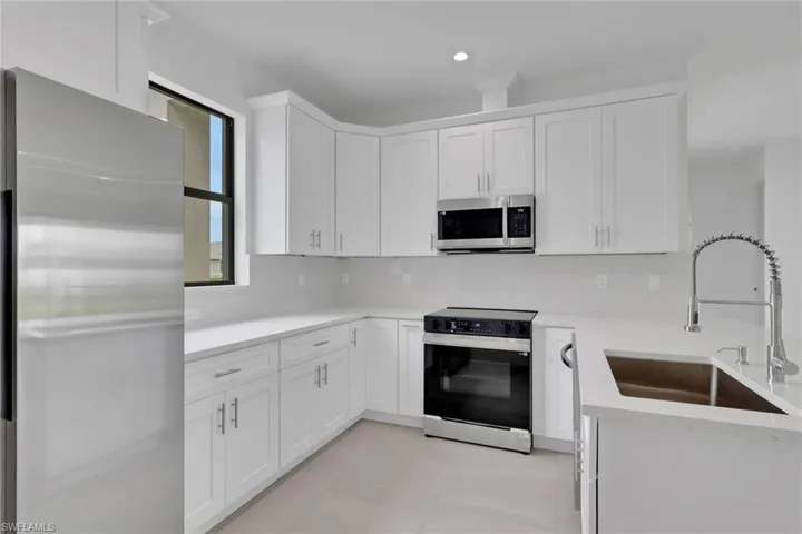 2204 Ne 14th Pl, Cape Coral, Florida 33909