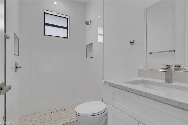 2204 Ne 14th Pl, Cape Coral, Florida 33909