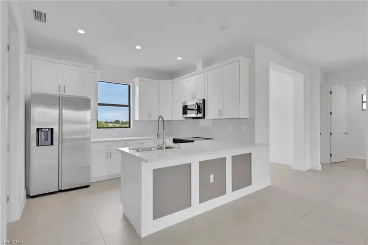 2204 Ne 14th Pl, Cape Coral, Florida 33909