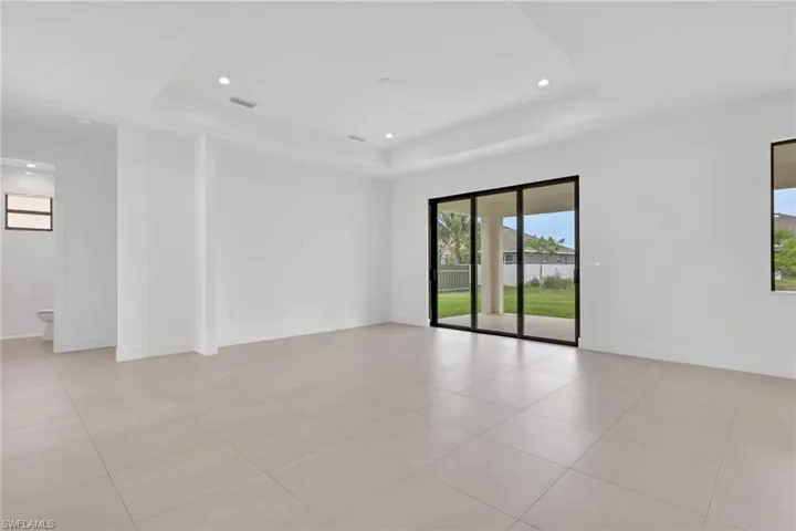 2204 Ne 14th Pl, Cape Coral, Florida 33909