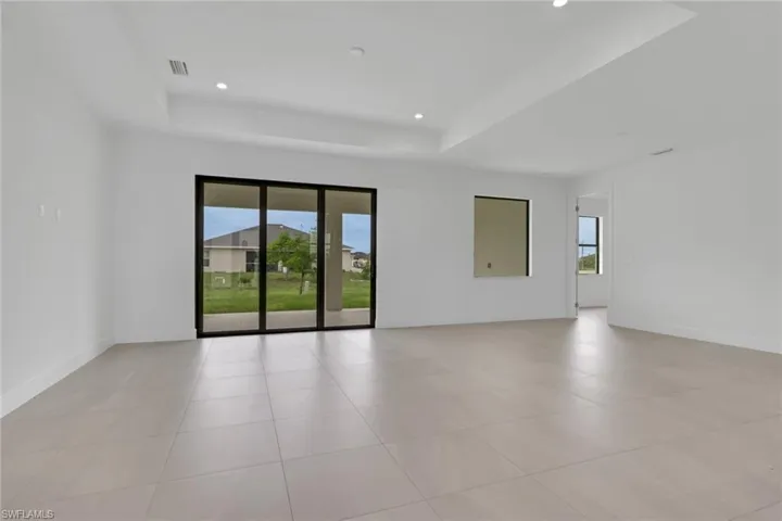 2204 Ne 14th Pl, Cape Coral, Florida 33909