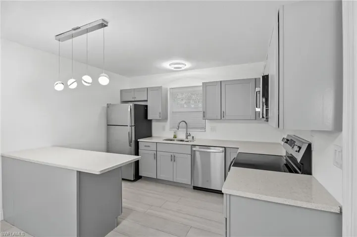 2590  1st  ST, Fort Myers, FL 33901