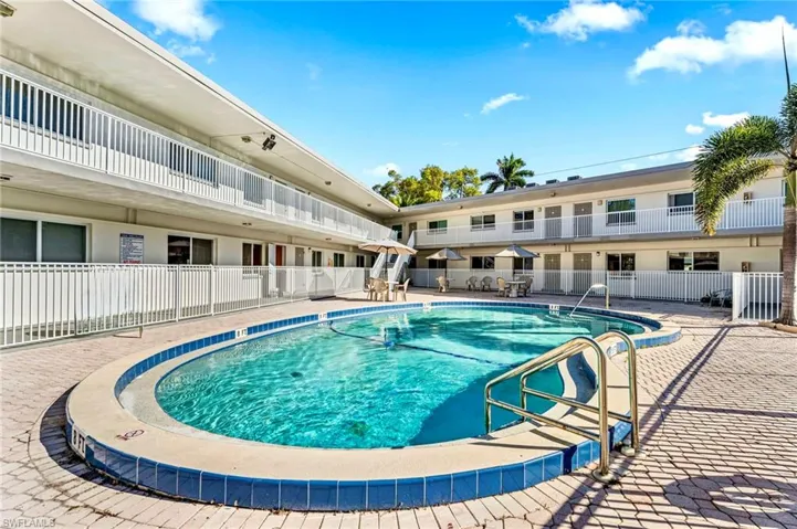 2590  1st  ST, Fort Myers, FL 33901