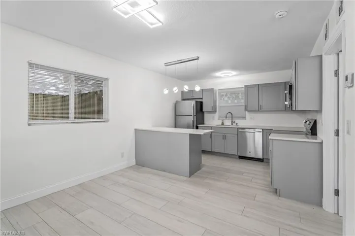 2590  1st  ST, Fort Myers, FL 33901