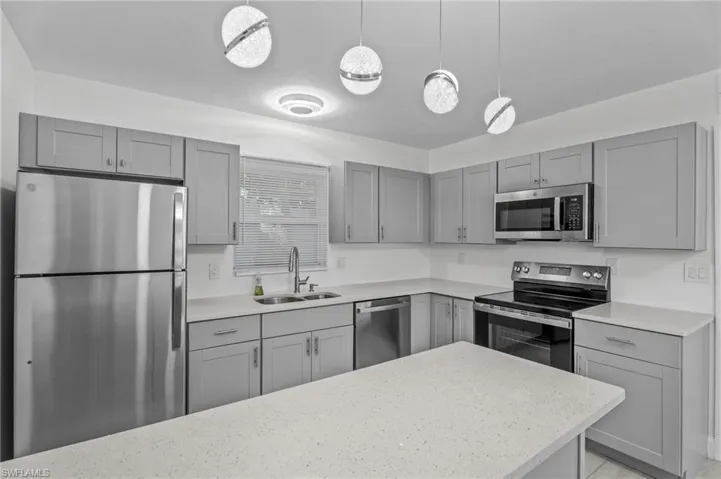 2590  1st  ST, Fort Myers, FL 33901