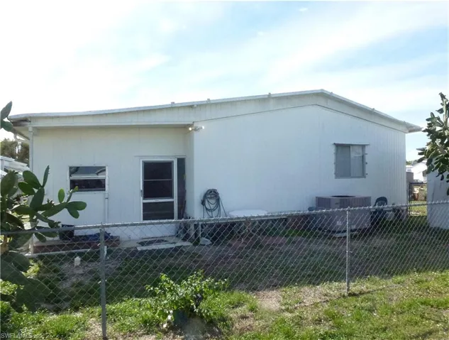 2820 Breezewood Dr, North Fort Myers, Florida 33917