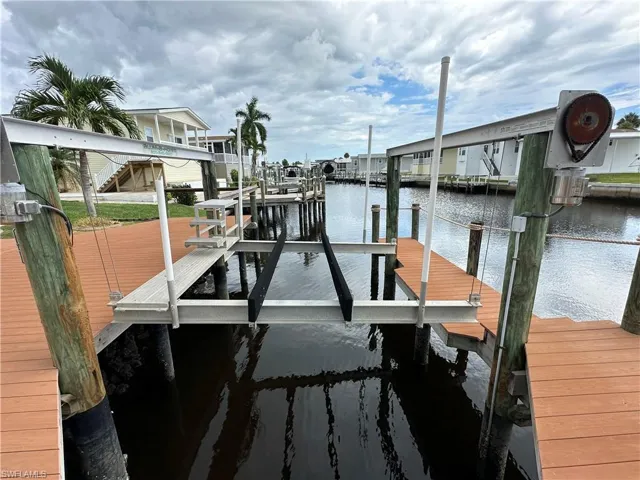 10,000 lbs boat lift