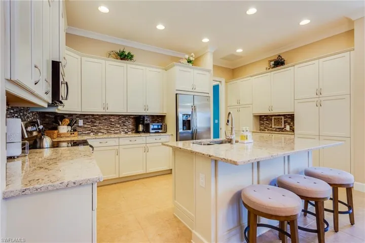 7096  Dominica  DR, Naples, FL 34113