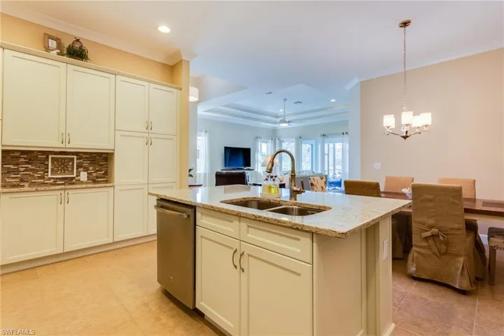7096  Dominica  DR, Naples, FL 34113