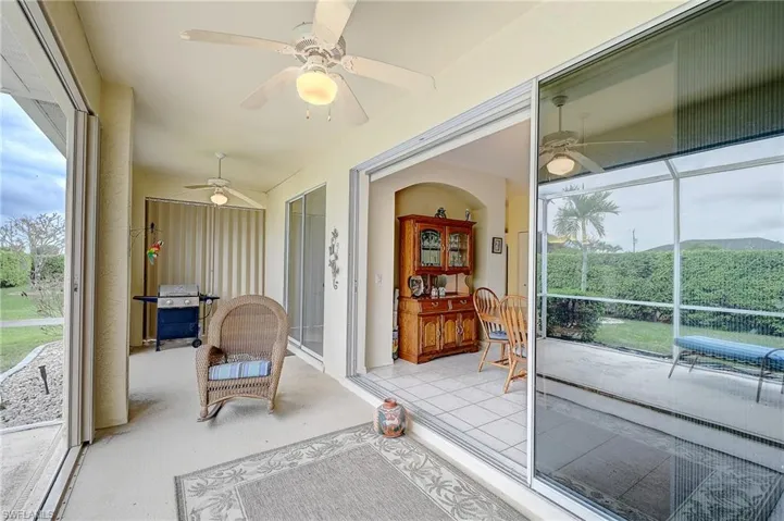 Sunroom / solarium featuring a ceiling fan