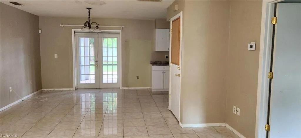 French doors to screened lanai