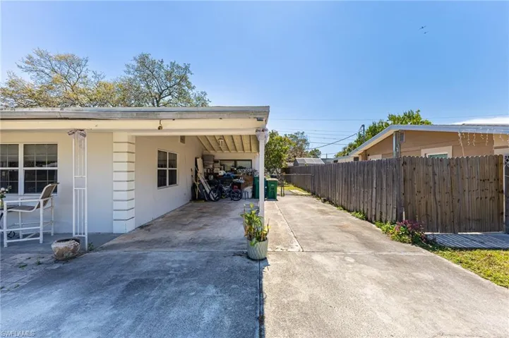 3954  Coconut N CIR, Naples, FL 34104
