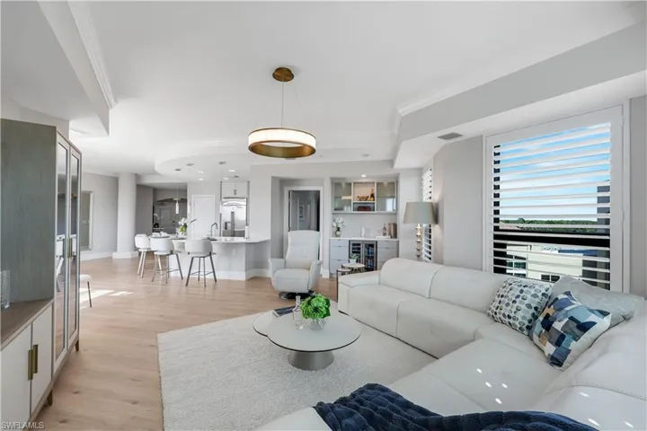 Spacious Living room with a Bar area & wine cooler