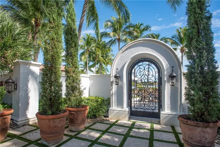 Entry to Beach Club Pool area