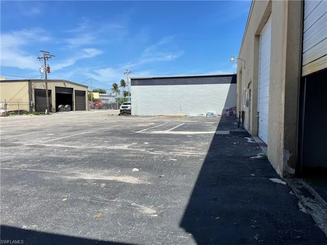 944  Country Club  BLVD, Cape Coral, FL 33990