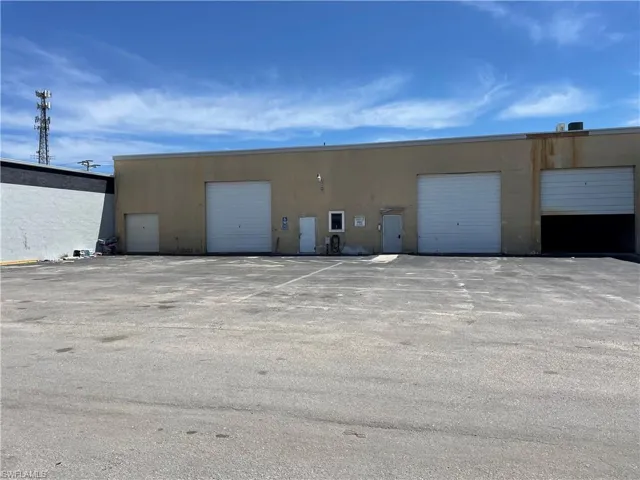 944  Country Club  BLVD, Cape Coral, FL 33990