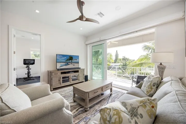 1571  Bonita  LN, Naples, FL 34102