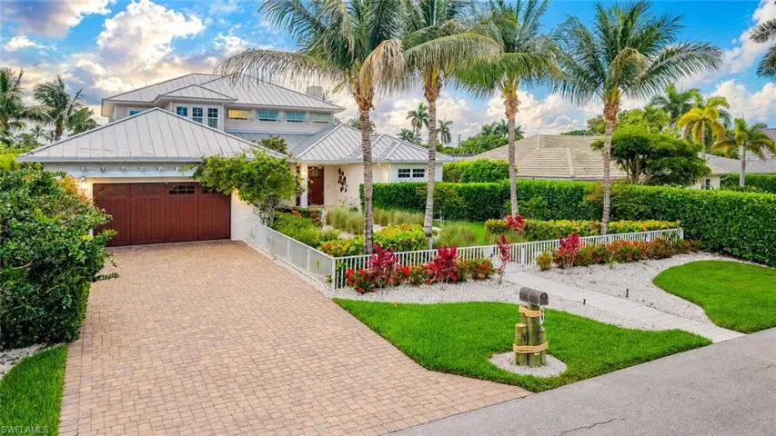 1571  Bonita  LN, Naples, FL 34102