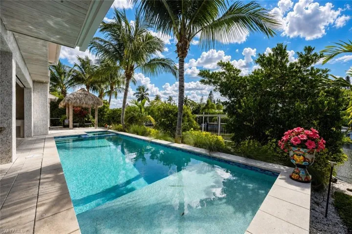 1571  Bonita  LN, Naples, FL 34102