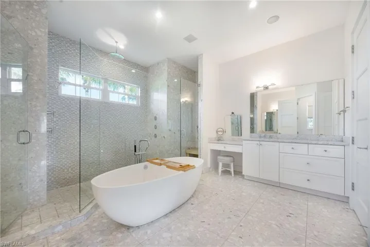 1571  Bonita  LN, Naples, FL 34102