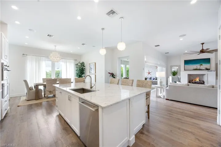 1571  Bonita  LN, Naples, FL 34102