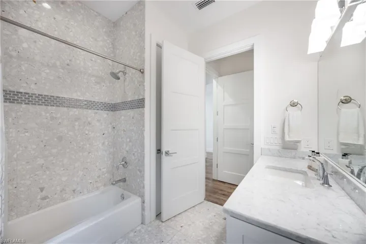 1571  Bonita  LN, Naples, FL 34102
