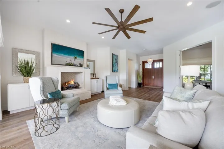 1571  Bonita  LN, Naples, FL 34102