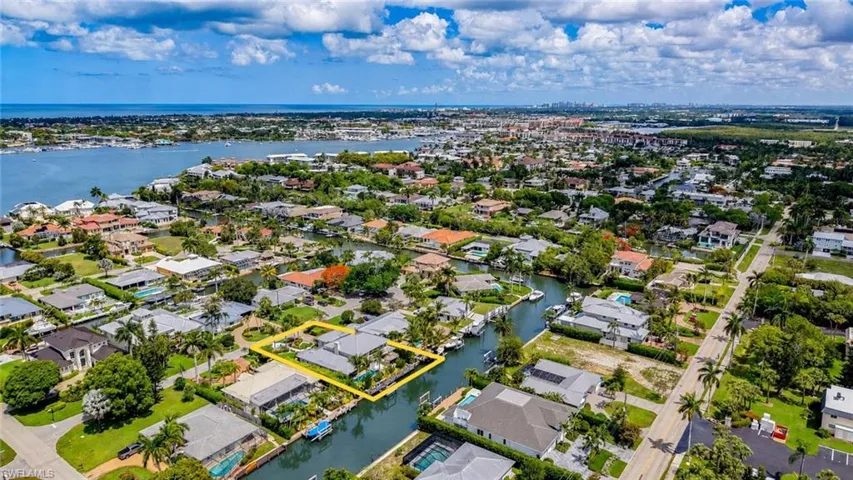 1571  Bonita  LN, Naples, FL 34102