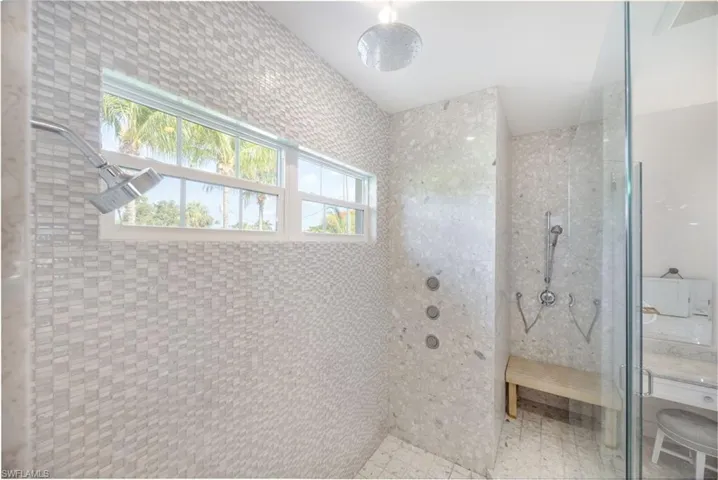 1571  Bonita  LN, Naples, FL 34102