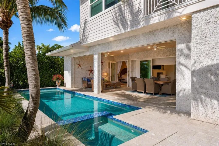 1571  Bonita  LN, Naples, FL 34102