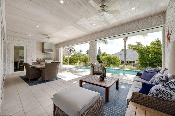 1571  Bonita  LN, Naples, FL 34102