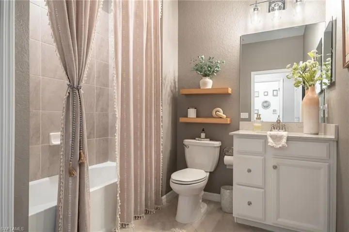 12027 Hawthorn Lake Dr 202, Fort Myers, Florida 33913
