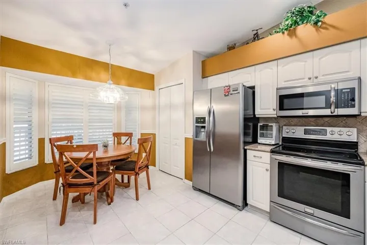 8480  Naples Heritage  DR, Naples, FL 34112