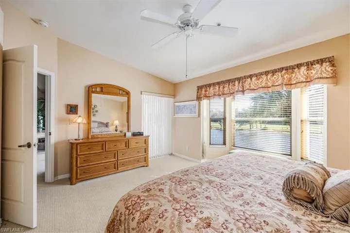 8480  Naples Heritage  DR, Naples, FL 34112