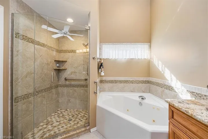 8480  Naples Heritage  DR, Naples, FL 34112