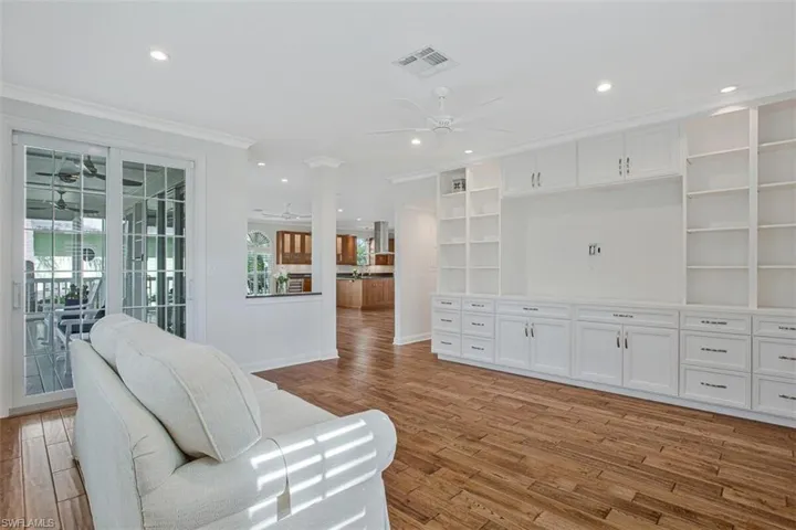 Livingroom with built-in