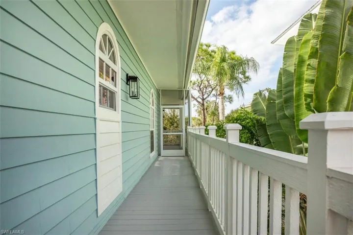 Side Deck 2nd Floor