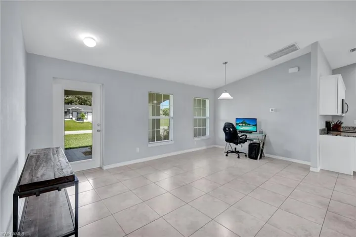 216 Nw 9th Ter, Cape Coral, Florida 33993