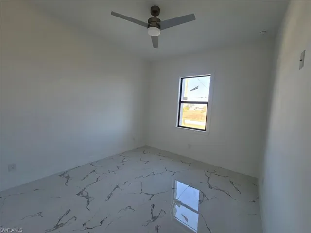 Empty room with ceiling fan