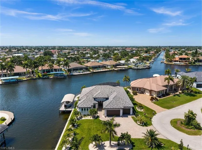238 feet of Direct Sailboat Gulf Access Waterfront