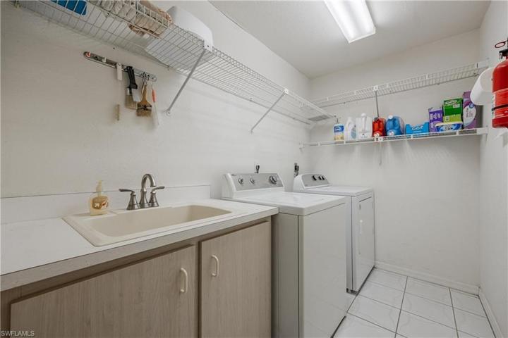 527 SW 32nd TER, CAPE CORAL FL 33914