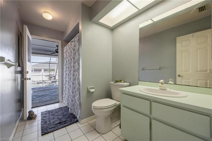 527 SW 32nd TER, CAPE CORAL FL 33914