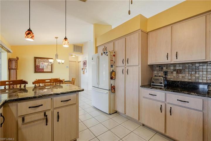 527 SW 32nd TER, CAPE CORAL FL 33914